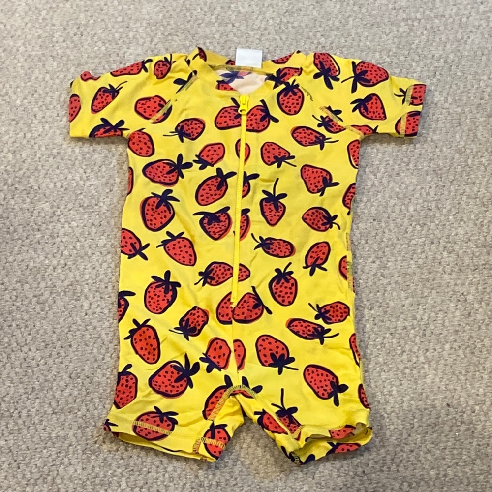 Hanna Andersson Rash Guard Style Zip Up Swimsuit Unisex Strawberries